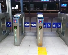 Распашные сенсорные турникеты Selection DF в израильском метрополитене
